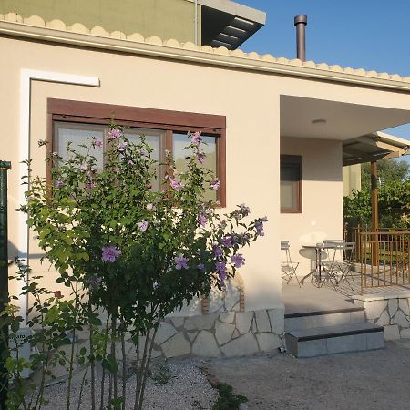 Backyard Apartment Kalligoni Екстериор снимка